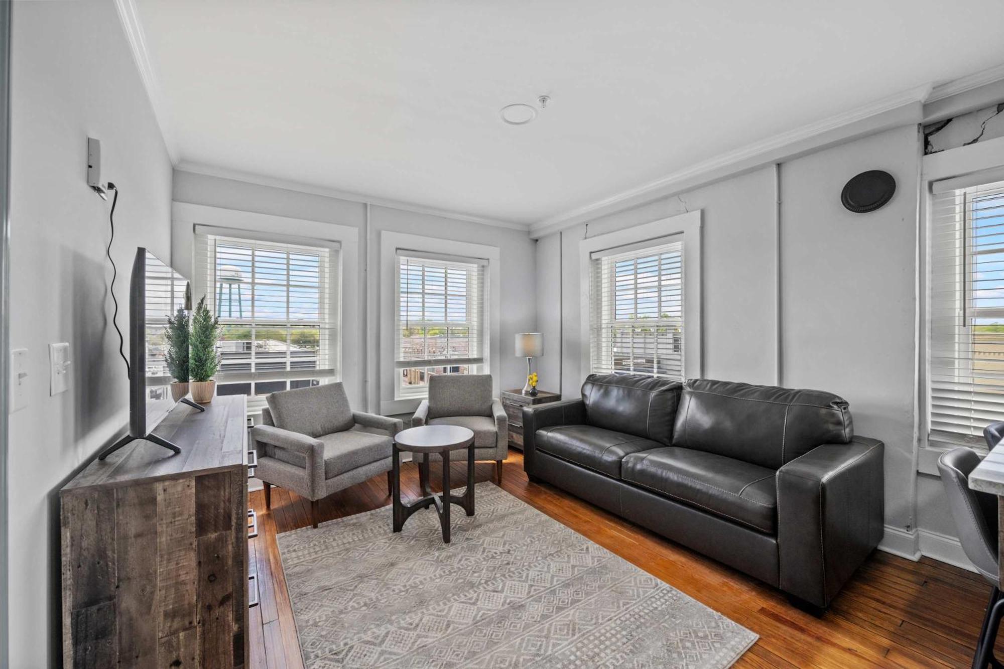 Discover Conway Trendy Downtown Loft Экстерьер фото