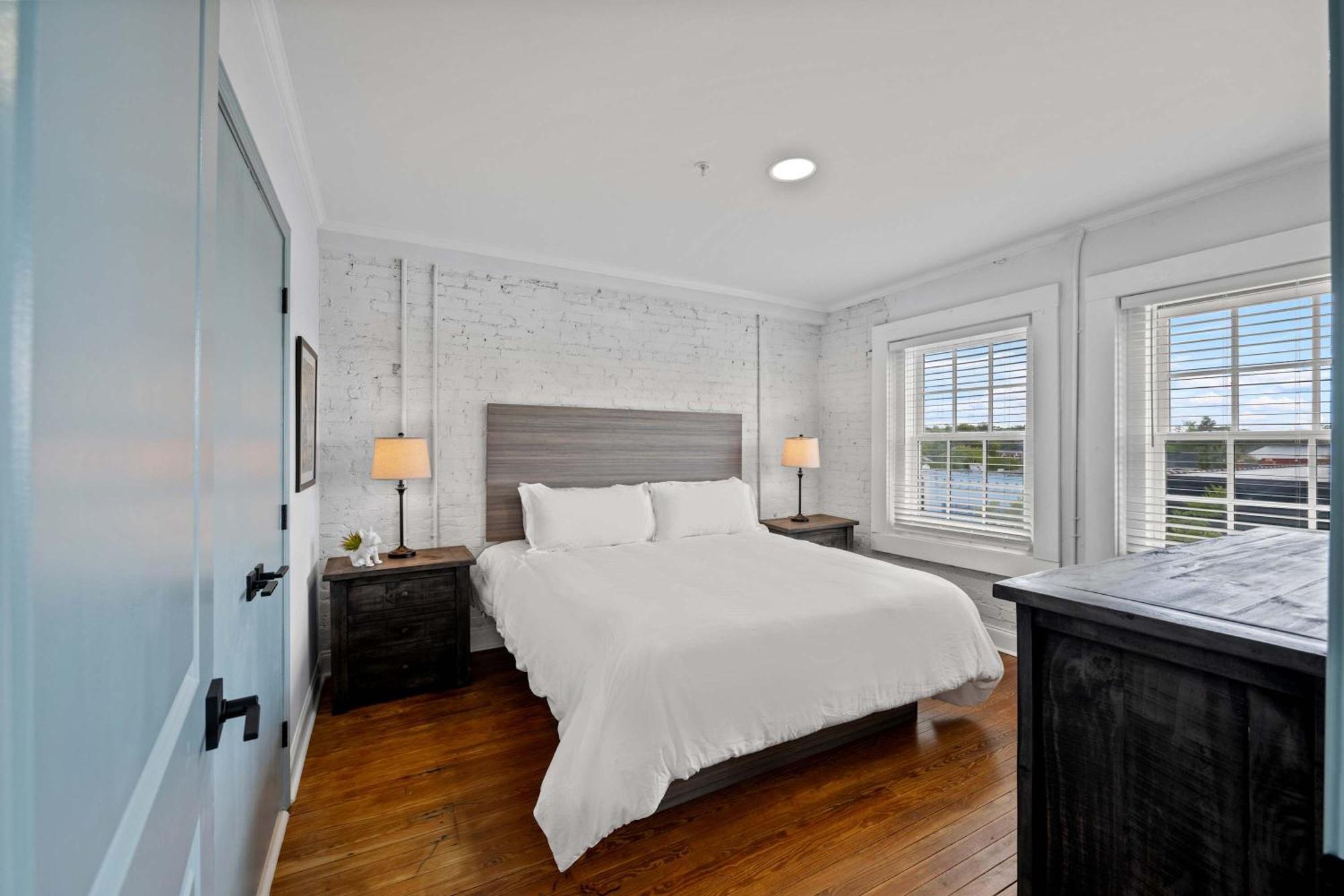 Discover Conway Trendy Downtown Loft Экстерьер фото