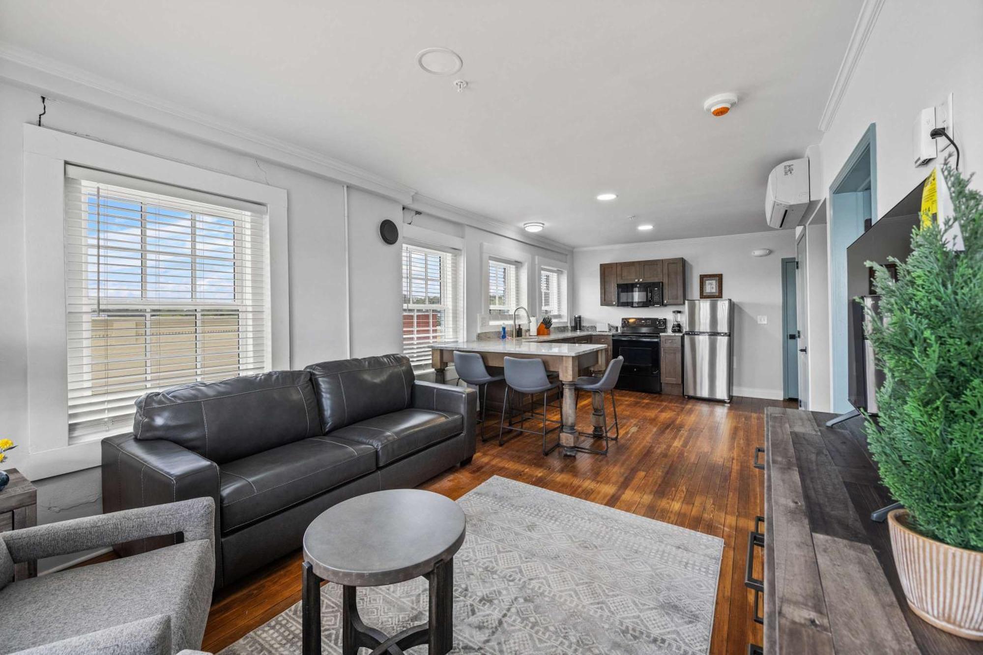 Discover Conway Trendy Downtown Loft Экстерьер фото